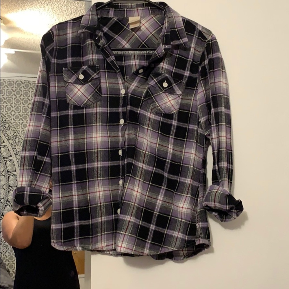 A purple plaid long sleeve shirt size large
